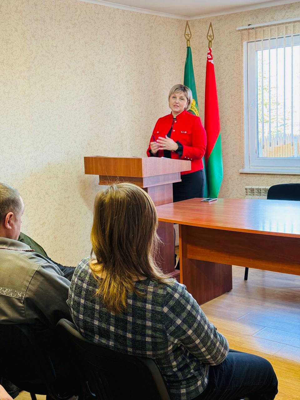 В рамках Единого дня информирования состоялась встреча заместителя председателя Докшицкого районного исполнительного комитета Оксаны Эдуардовны Полочаниной с коллективом Тумиловичского опытно-производственного лесничества Глубокского опытного лесхоза