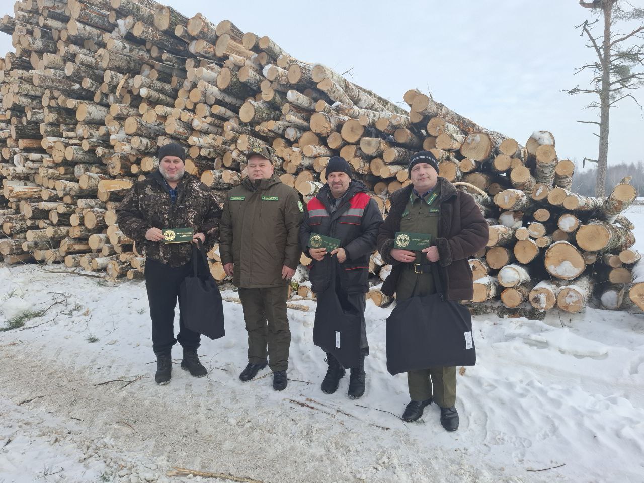 Руководство ГПЛХО на ветровалах в праздник
