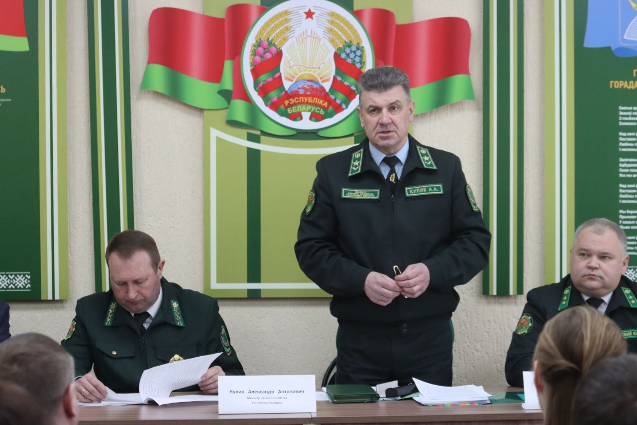 Министр лесного хозяйства Александр Кулик сегодня встретится с работниками Поставского лесхоза 